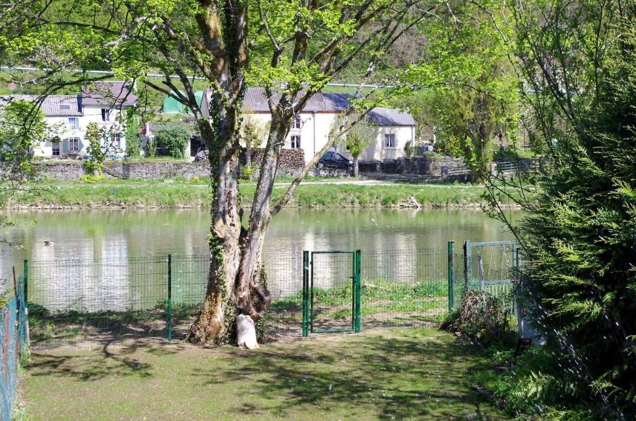 Le Doux Rivage, Proche De Charleville, Jardin Et Acces A La Voie Verte Joigny-sur-Meuse Exteriör bild